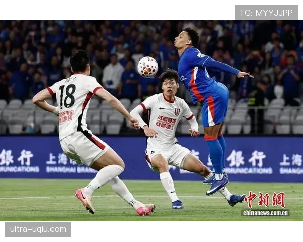 上海申花，本赛季联赛开局阶段依靠稳健防守与高效反击保持良好战绩。